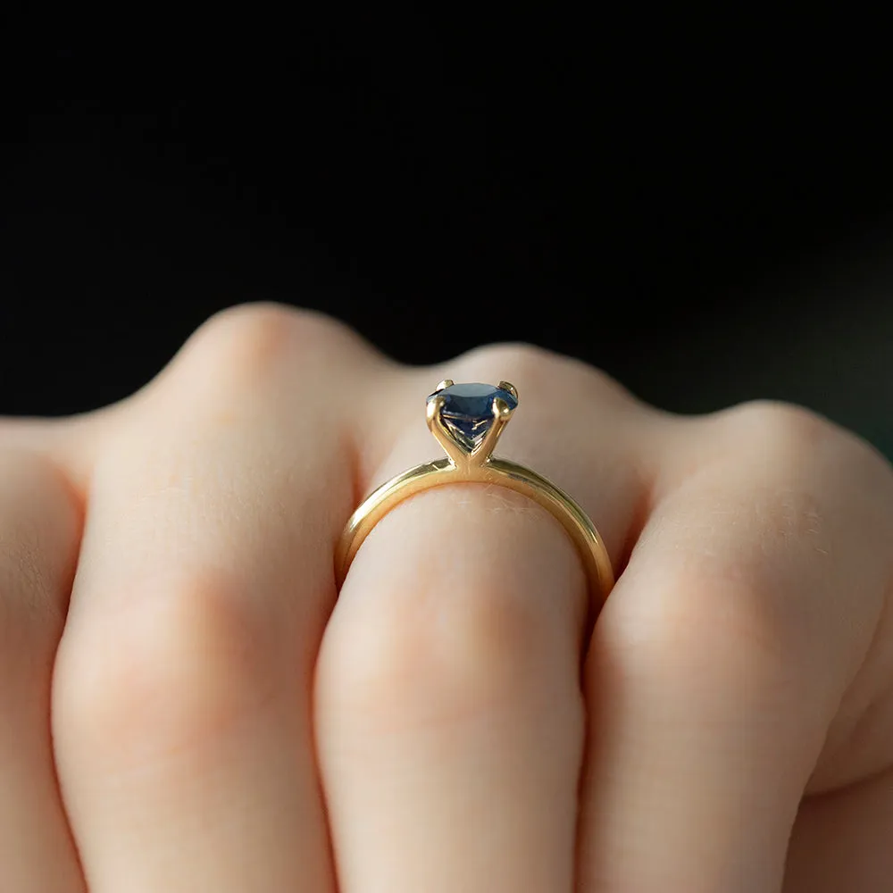 1.03ct Round Blue Sapphire Solitaire In 18k Yellow Gold