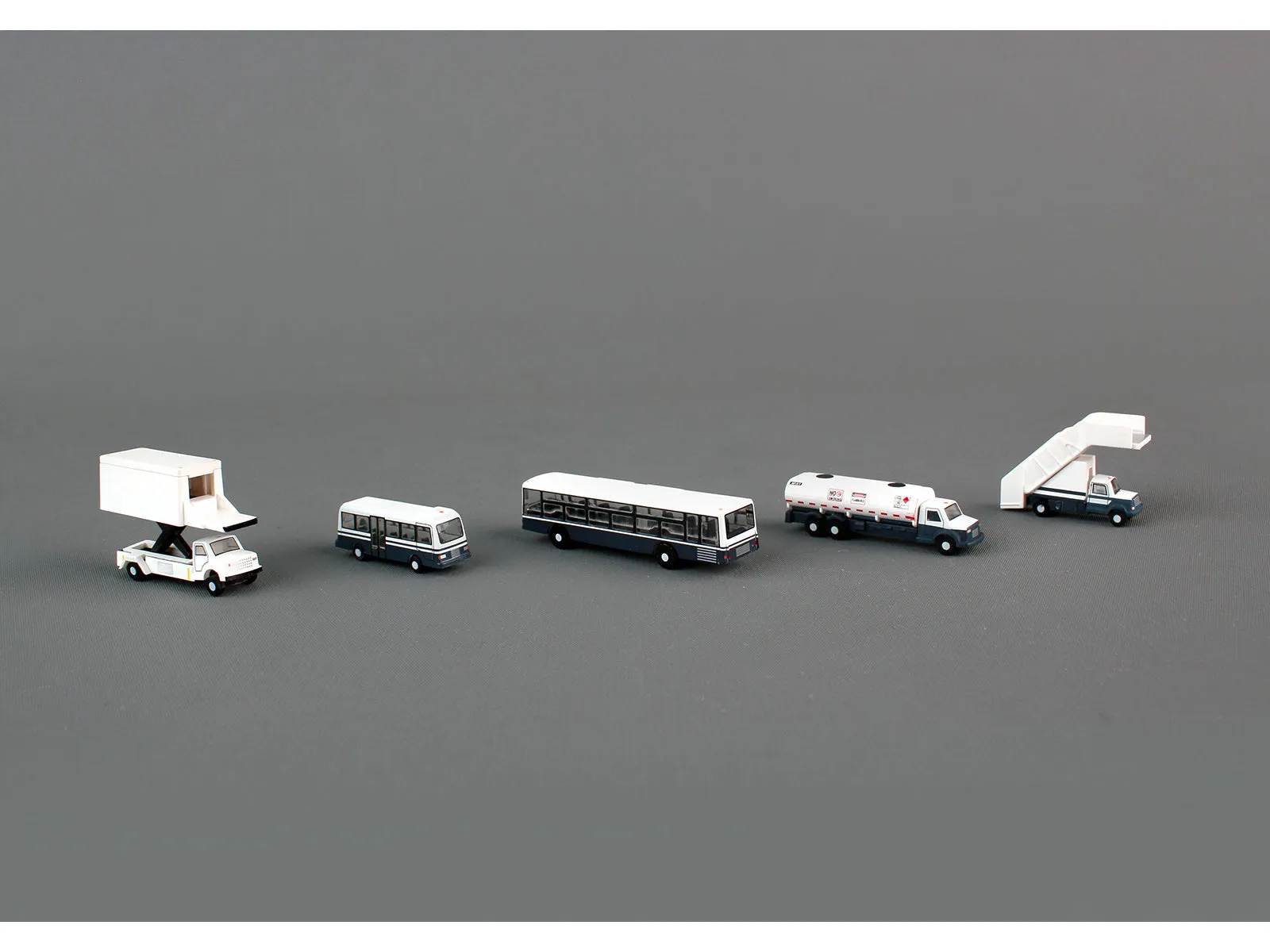 Airport Service Vehicles Set of 5 pieces Gemini 200 Series Diecast Models by GeminiJets